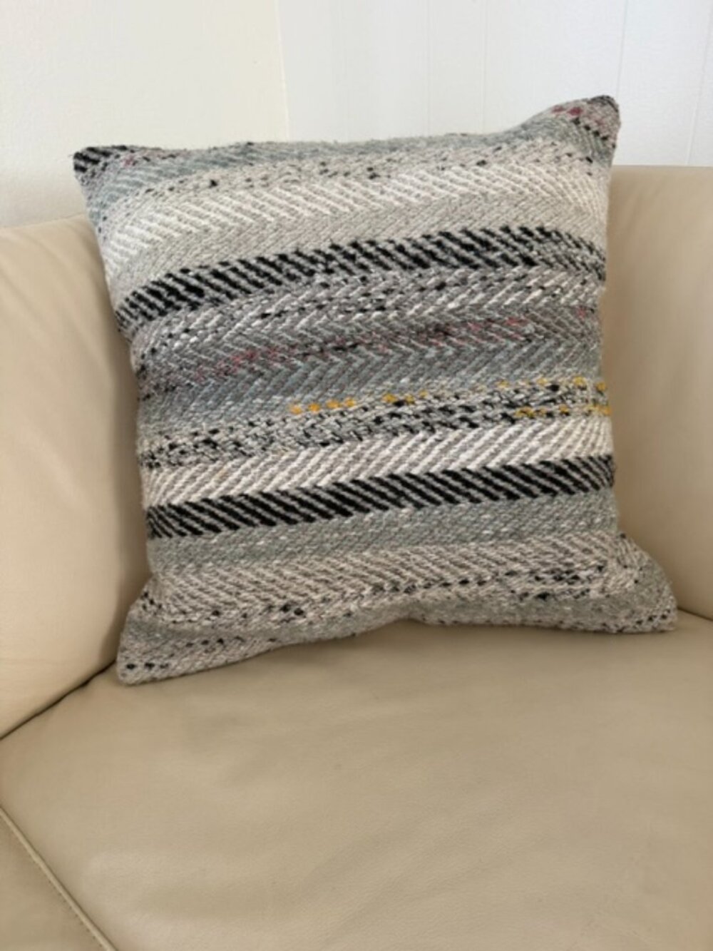 Crate&Barrel 22x22 wool & linen Pillow